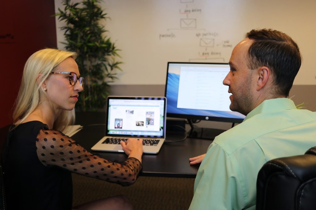 consulting an online marketing expert