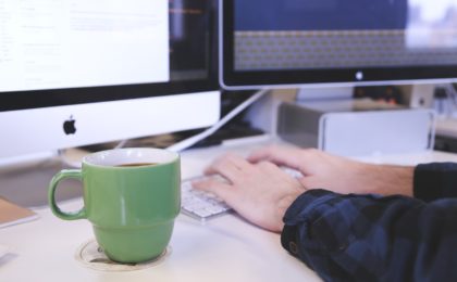online marketer looking for the best niches for digital marketing