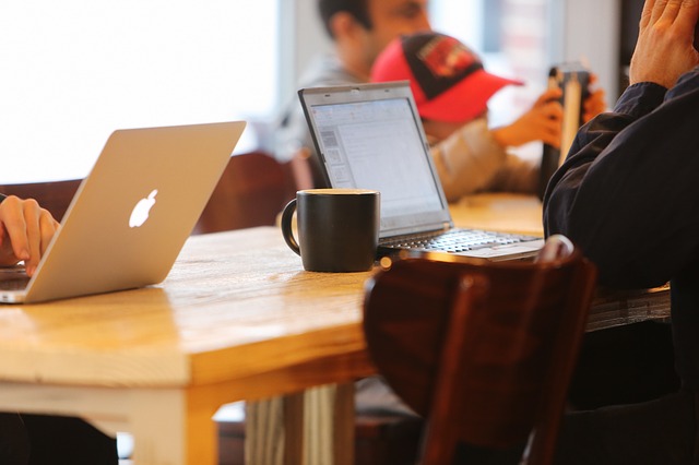 Is It Really Possible For A Full-Time Employee To Start An Online Business?