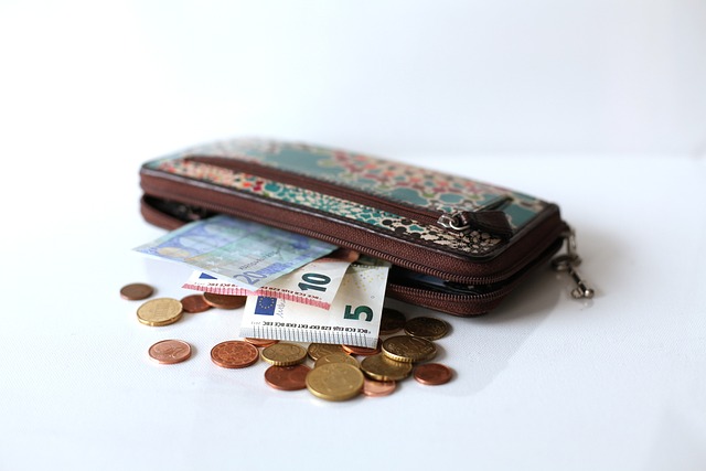 5 Things You Should Remove From Your Wallet Right Now to Avoid Financial Ruin