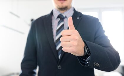 4 Clear Signs Your Boss Wants You to Stay: How to Leverage Them for Your Career Success