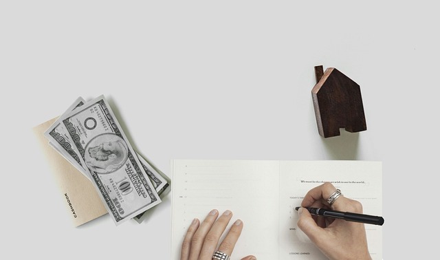 Finding the Right Balance: A Guide to How Much Money You Should Spend Each Month