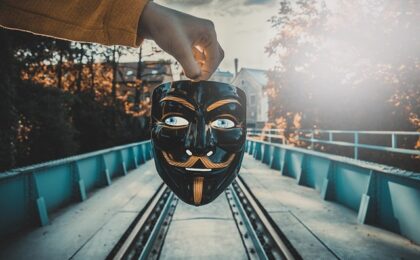 7 Ways To Spot Fake Rich People