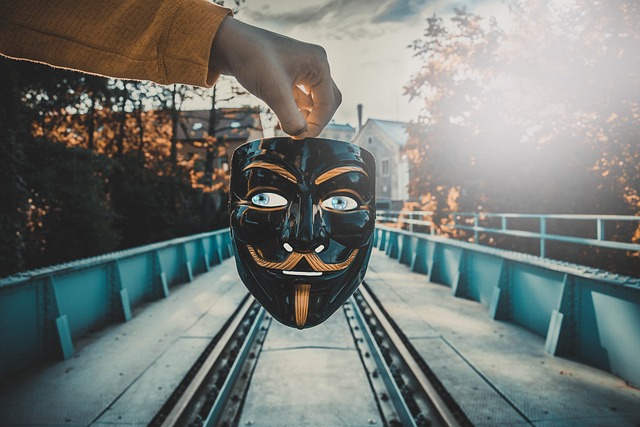 7 Ways To Spot Fake Rich People